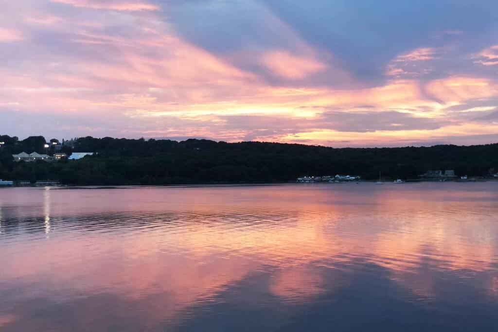 Apartment Waterfront With A View Groton