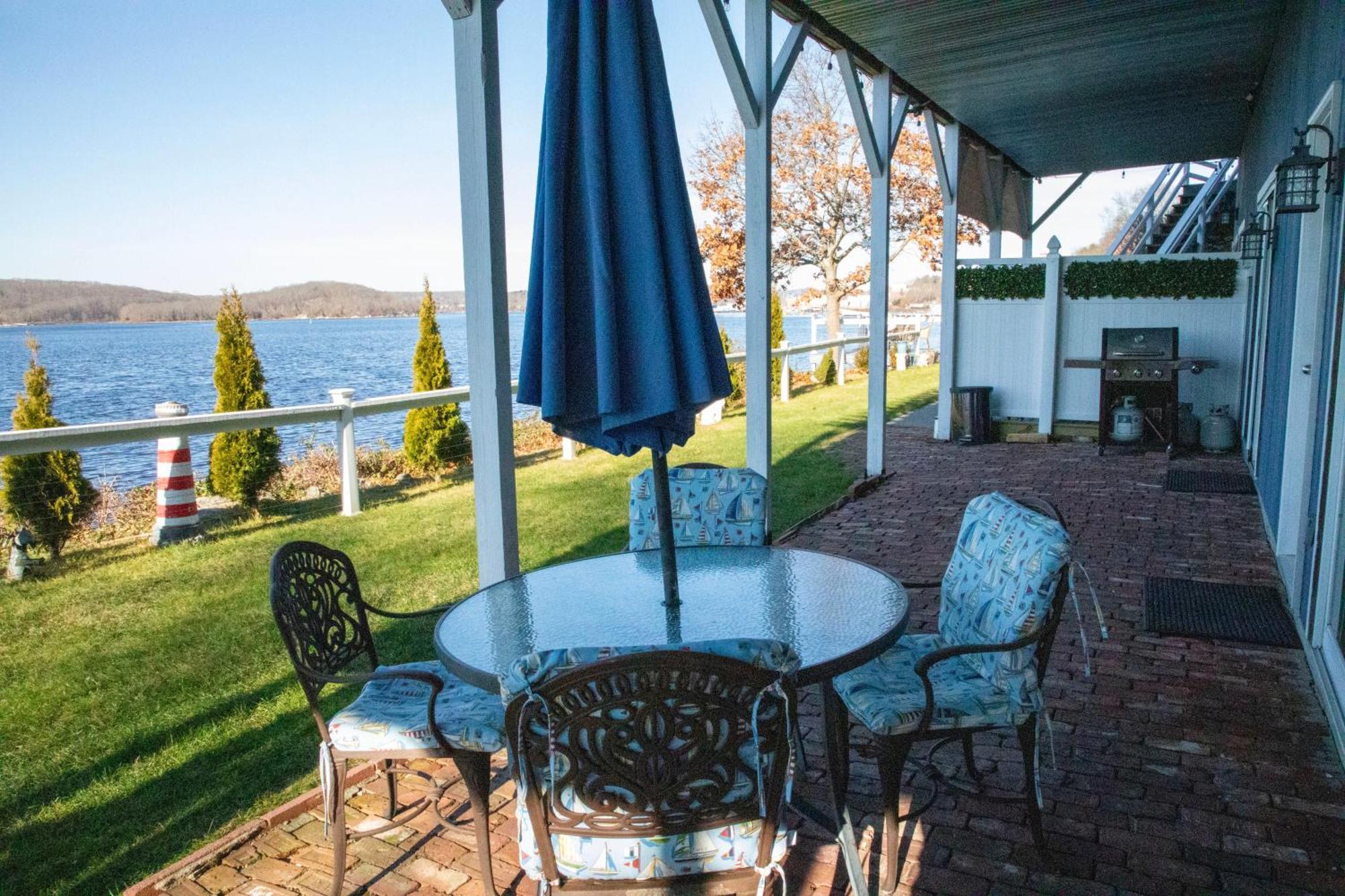 Apartment Waterfront With A View