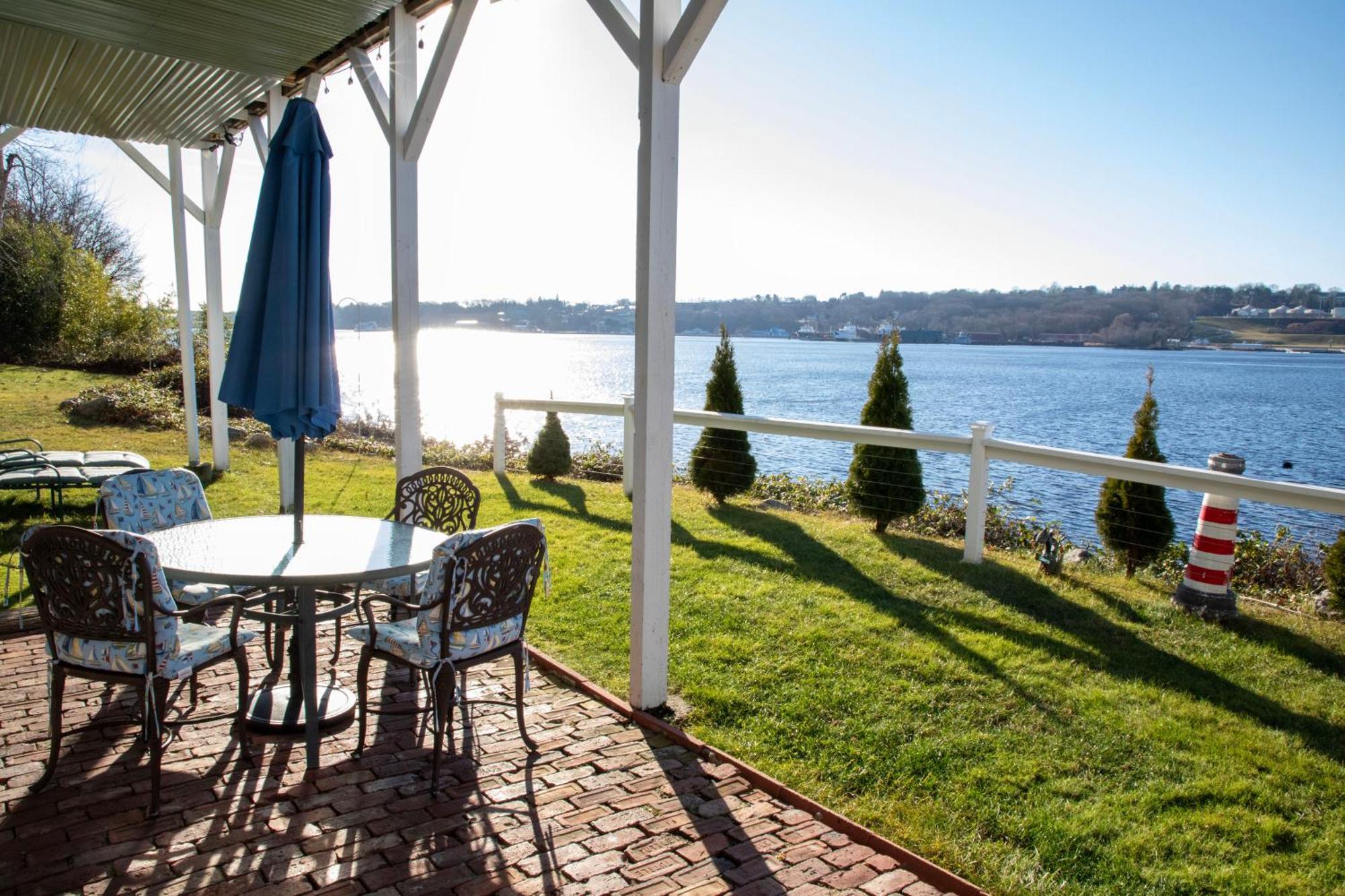 Apartment Waterfront With A View